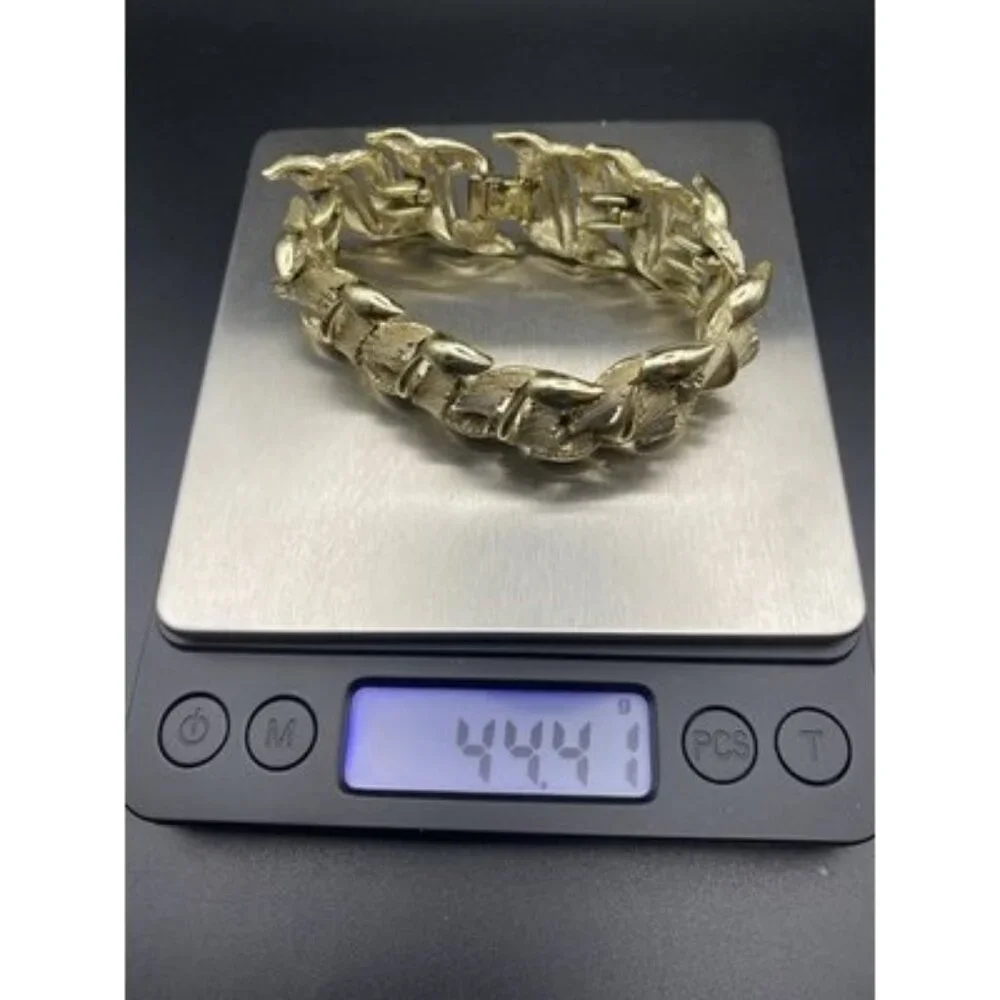 Vintage Lisner Gold Tone Leaf Link Bracelet 7x.75